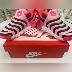 Nike Dynamo Go Shoes Size 12